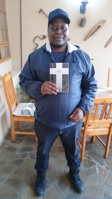 bybels 
                         uitgedeel